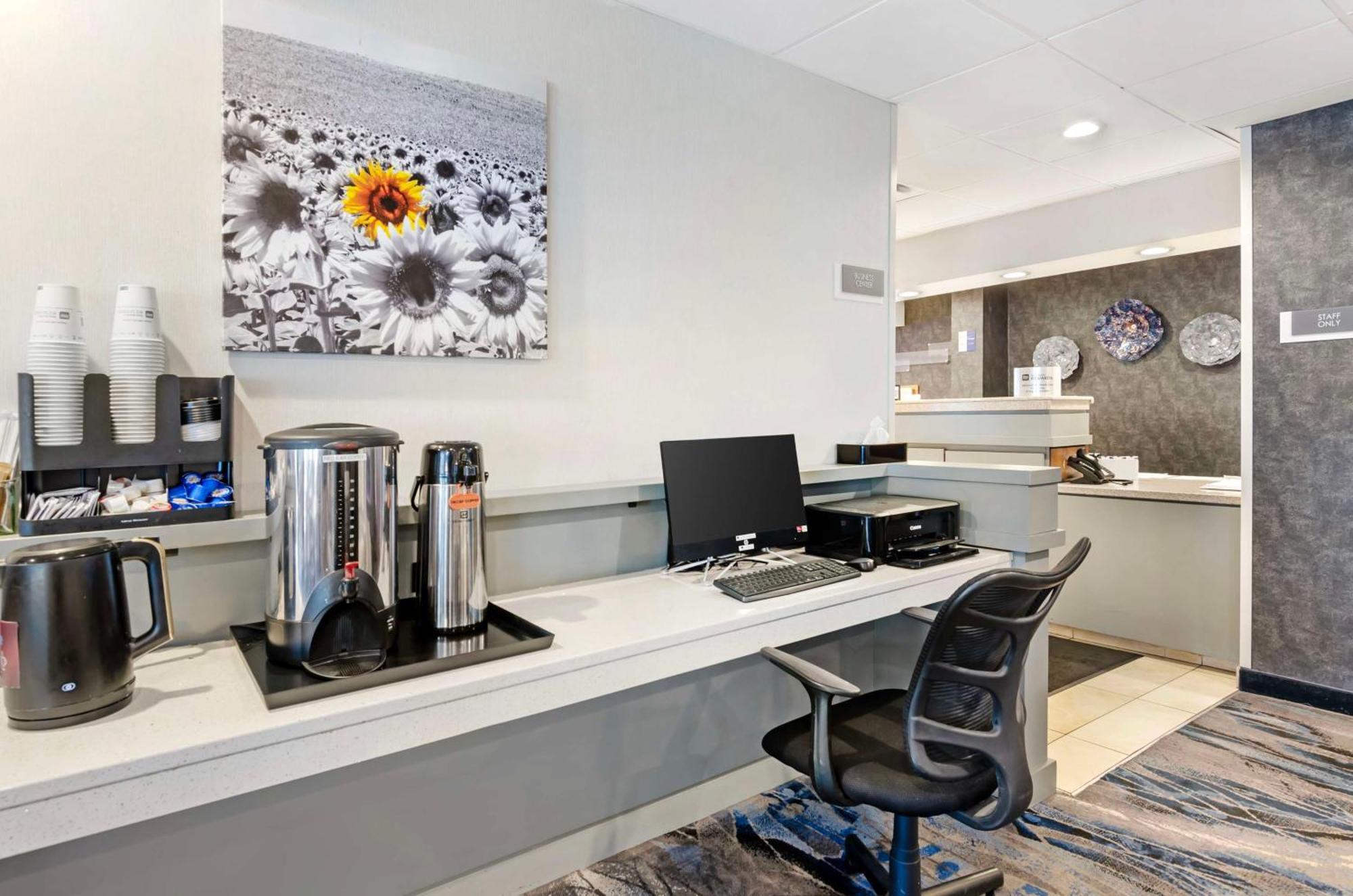 Best Western Plus Beckley Inn Bagian luar foto